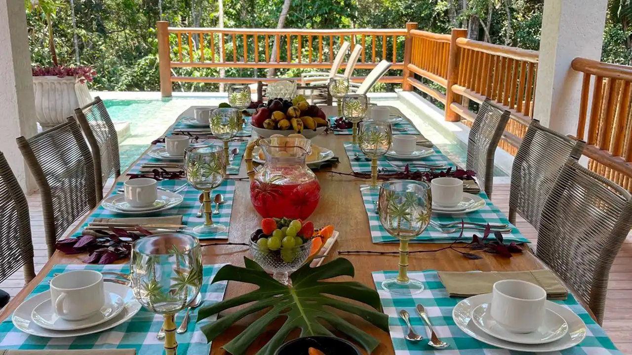 aluguel-de-casa-para-temporada-em-trancoso-cafe-da-manha-frutas-jurenik-turismo