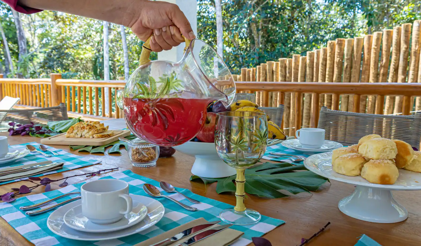 aluguel-de-casa-para-temporada-em-trancoso-cafe-da-manha-sucos-jurenik-turismo