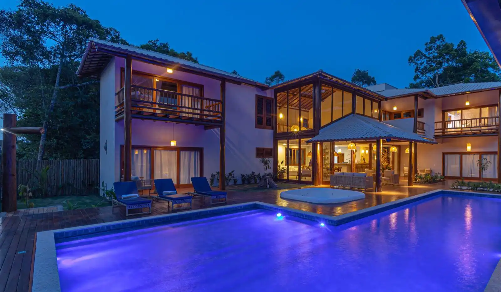 aluguel-de-casa-para-temporada-em-trancoso-com-piscina-luxo-jurenik-turismo