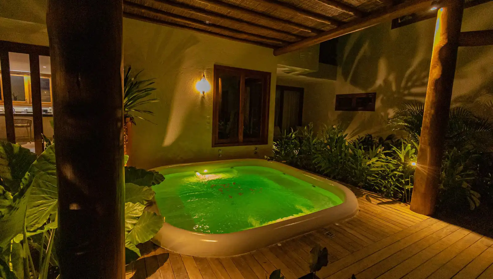 aluguel-de-casa-para-temporada-em-trancoso-jacuzzi-jurenik-turismo