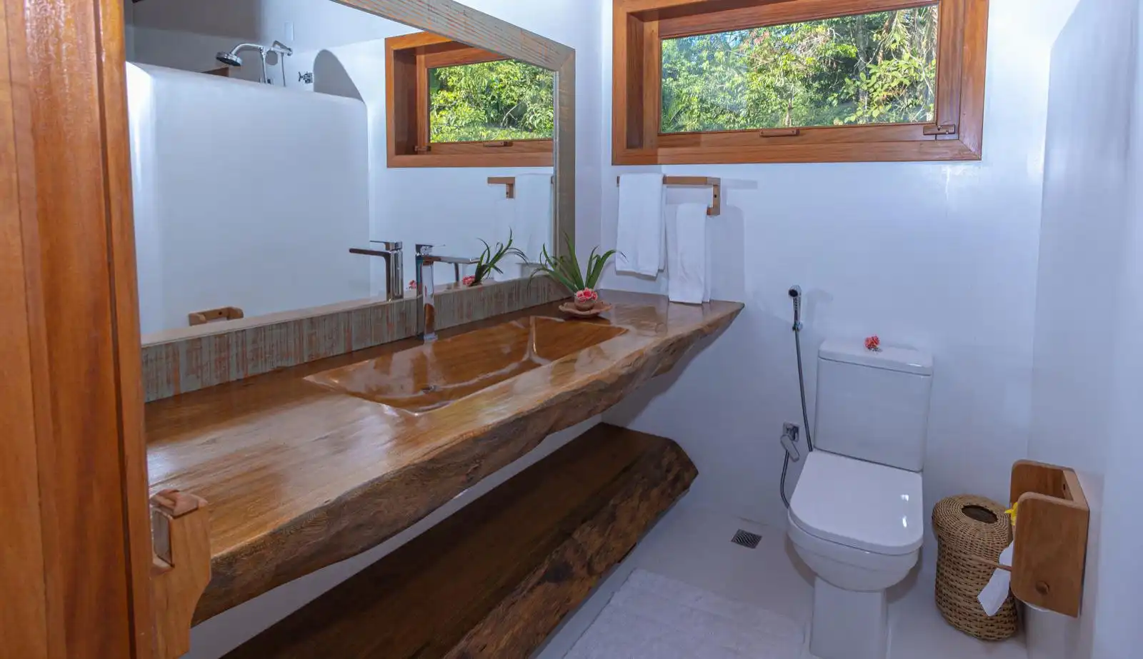 aluguel-de-casa-para-temporada-em-trancoso-lavabo-jurenik-turismo