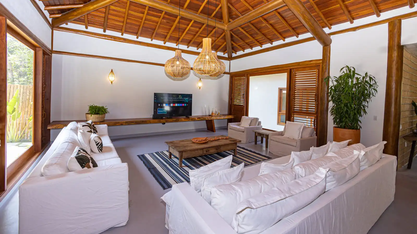 aluguel-de-casa-para-temporada-em-trancoso-living-2-jurenik-turismo